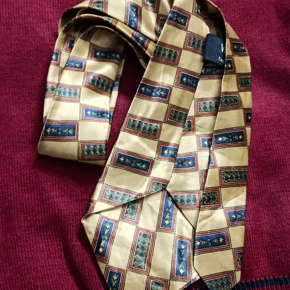 Men Tie - Picture 2 of 4